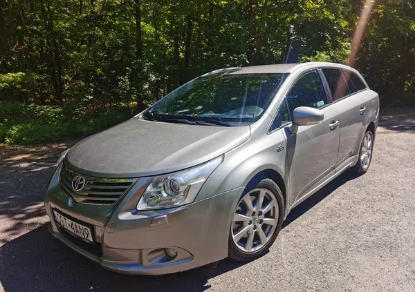 wielkopolskie Toyota Avensis cena 26900 przebieg: 200000, rok produkcji 2010 z Mosina